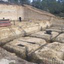 Cimentación zapatas y muretes encofradas contra el terreno, montaje de ferralla